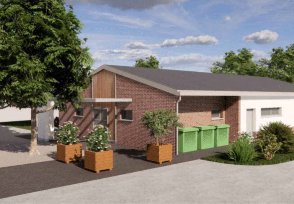Salle multifonction en brique et bardage bois reconstruite — menuiserie aluminium A2DM
