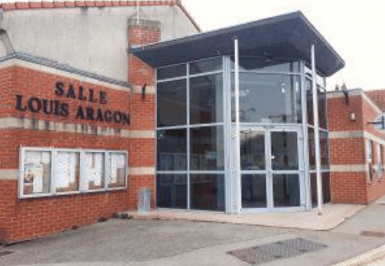 Sas d'entrée vitré de la Salle Louis Aragon mis aux normes par A2DM